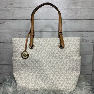🆕 Michael Kors jet set signature tote 🔥